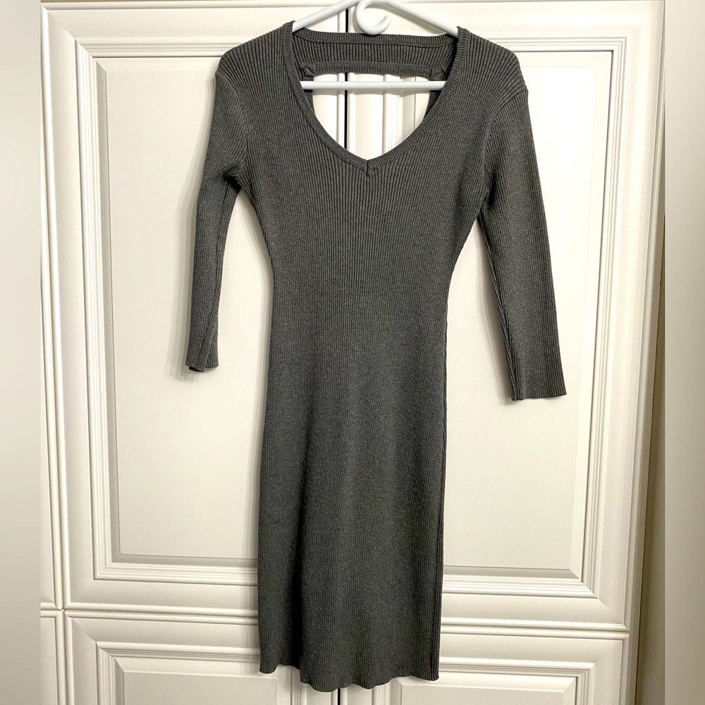 NoBo Women’s Junior Size Large 11-13 Grey Knit V Neck Open Back Midi Long Sleeve